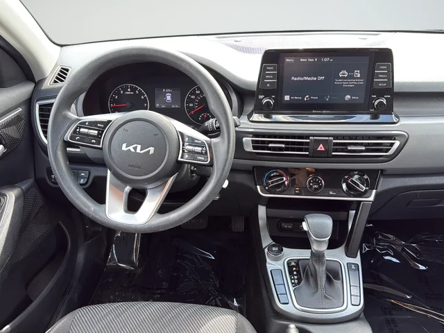 Certified Used 2022 White Kia LX image 11