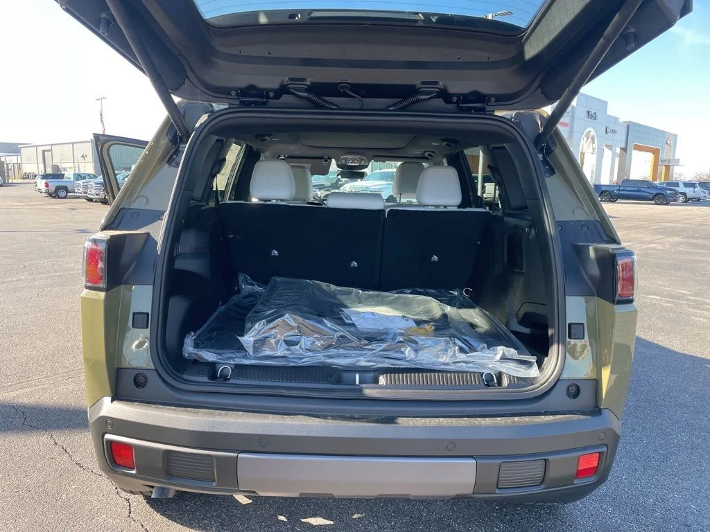 New 2026  Jeep Overland image 33