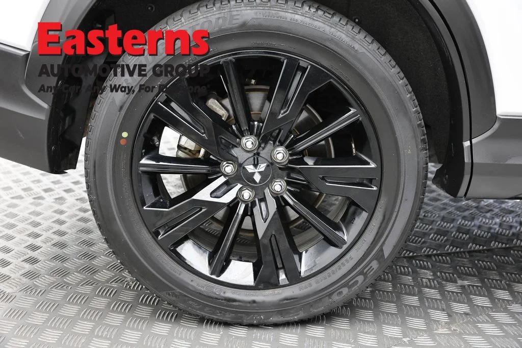 Used 2024 White Mitsubishi LE image 30