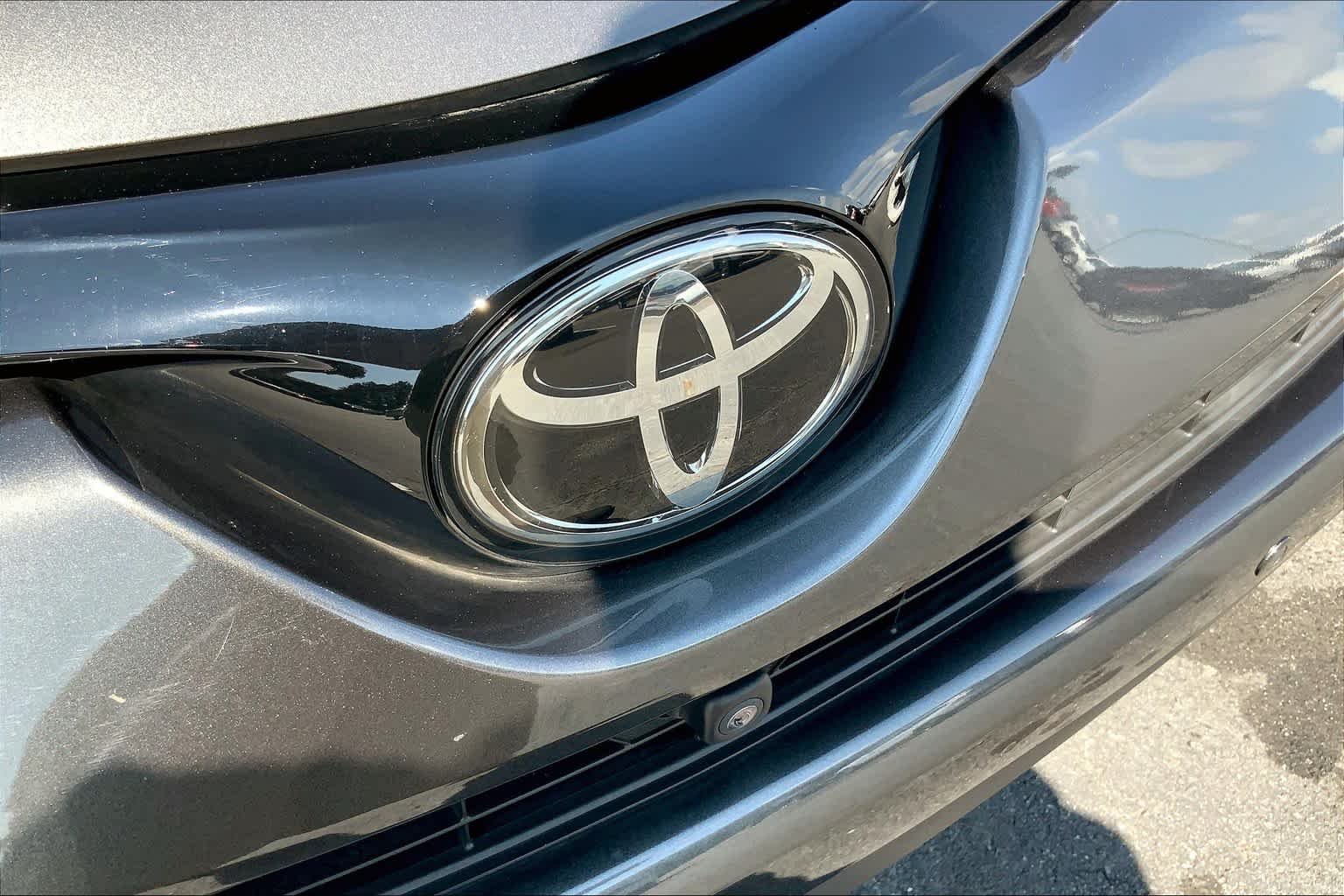 Used 2017 Magnetic Gray Metallic Toyota Platinum image 30