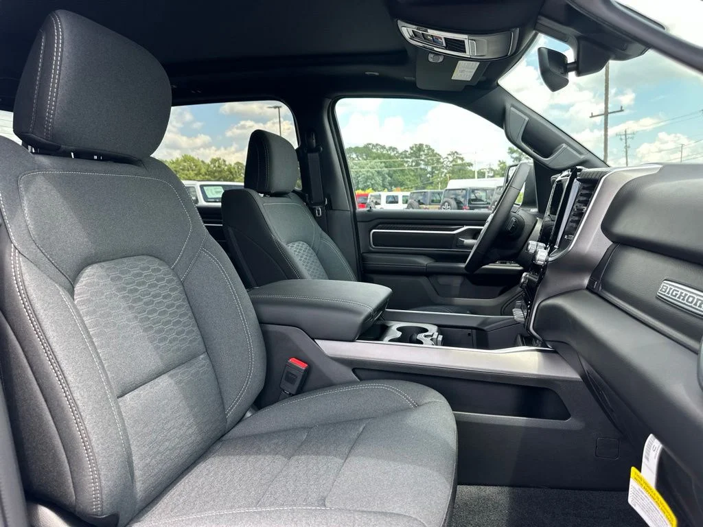 New 2026 Diamond Black Crystal Pearl-Coat Exterior Paint RAM Big Horn/Lone Star image 21