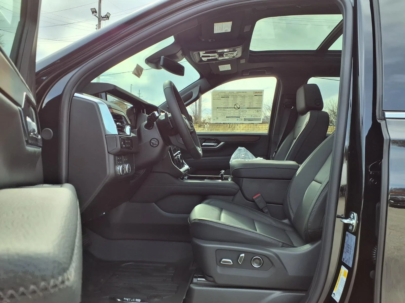 2026 GMC Yukon XL Denali - Photo 17