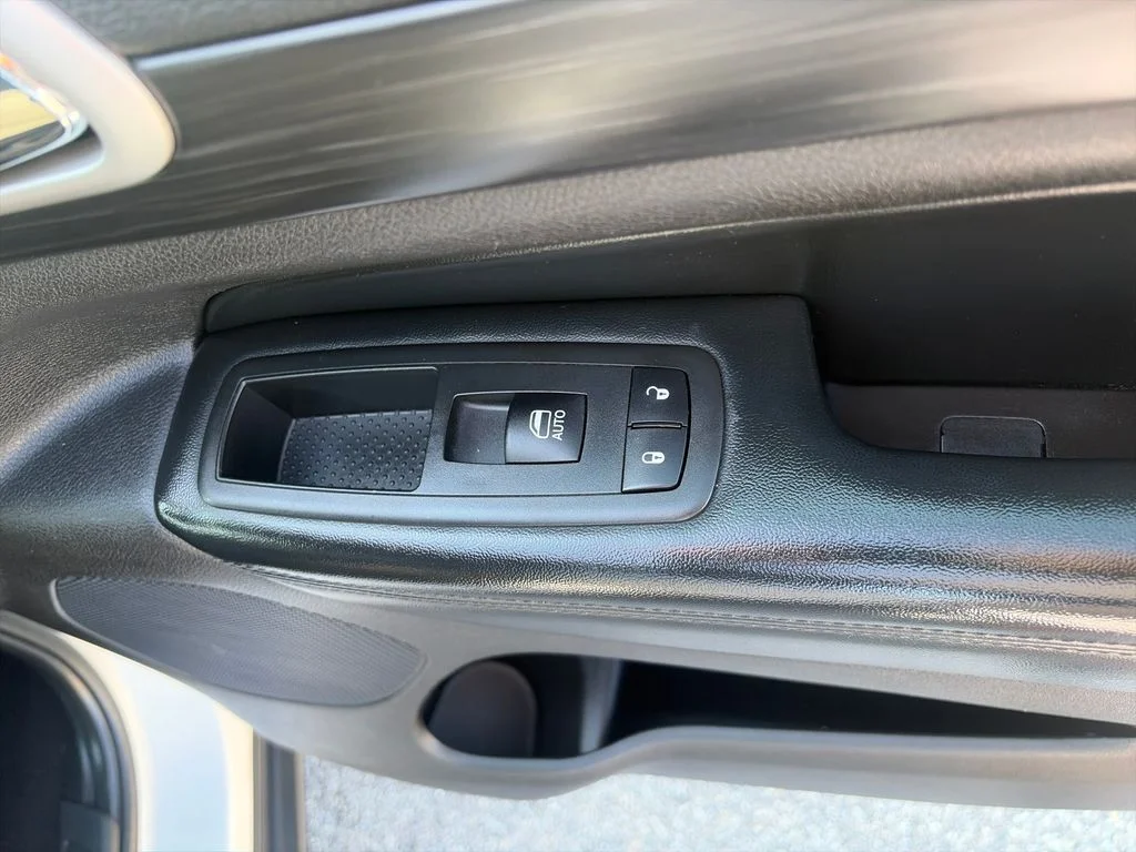Used 2020 White Jeep Laredo E image 42