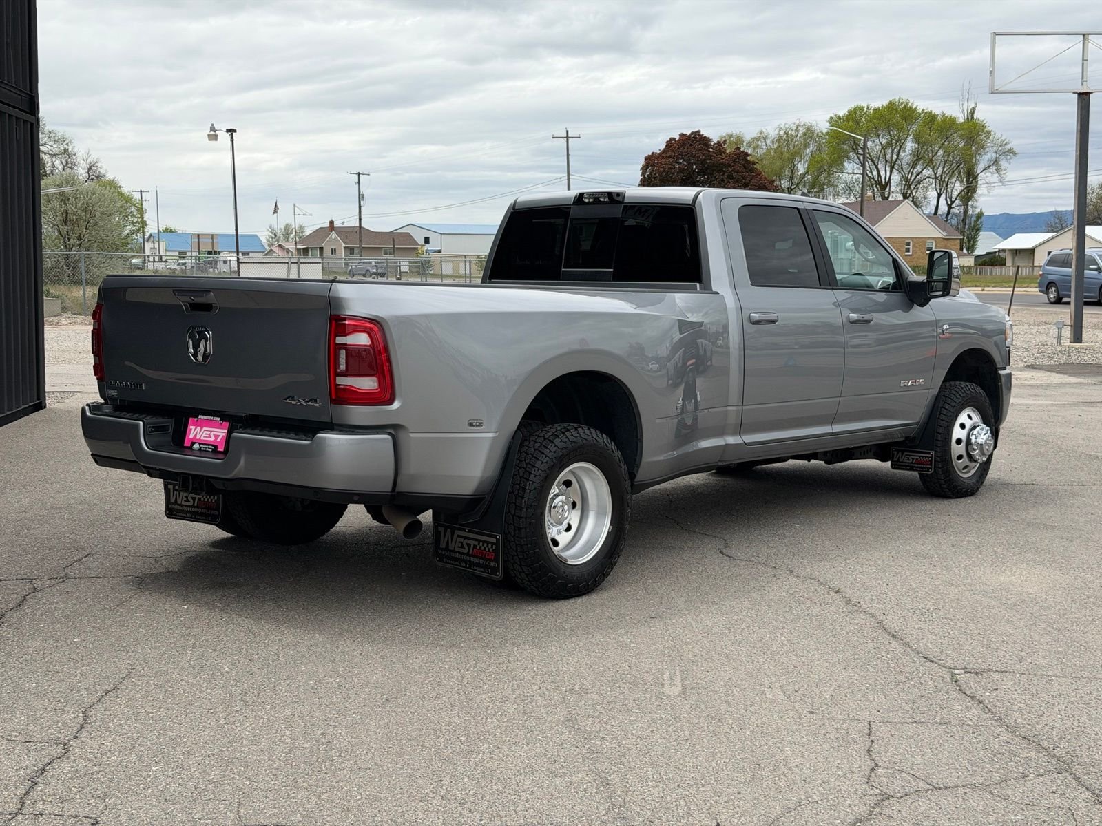 View vehicle photo 7