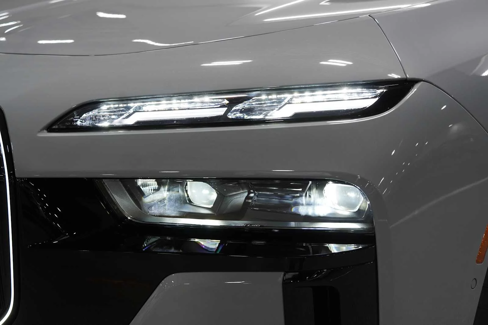New 2026 Brooklyn Grey Metallic BMW 750e xDrive image 5