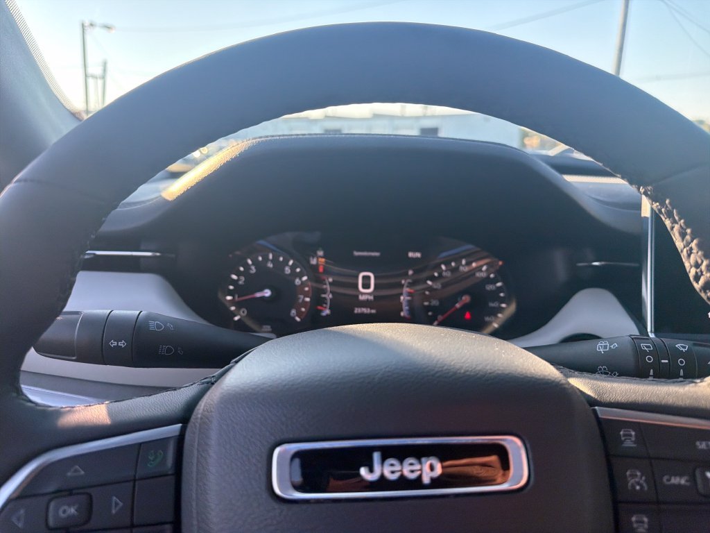 Used 2025 White Jeep Limited image 18