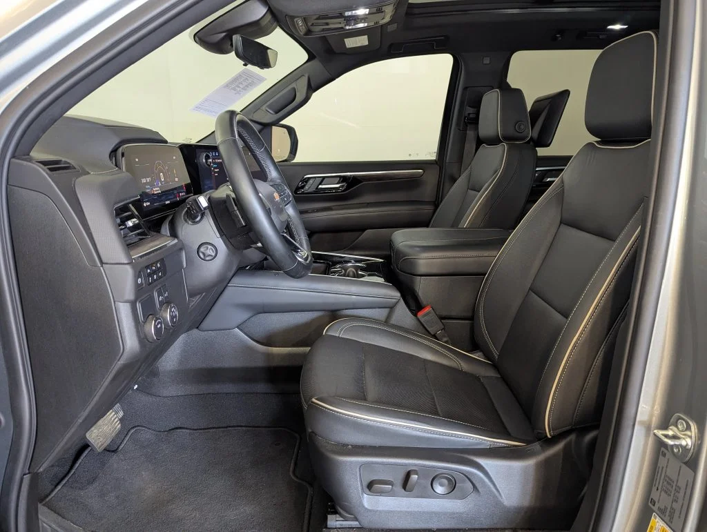 Used 2025 Gray Chevrolet Premier image 3