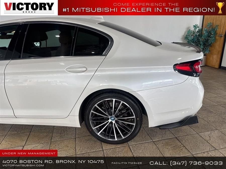 Used 2022 White BMW 530e iPerformance image 7