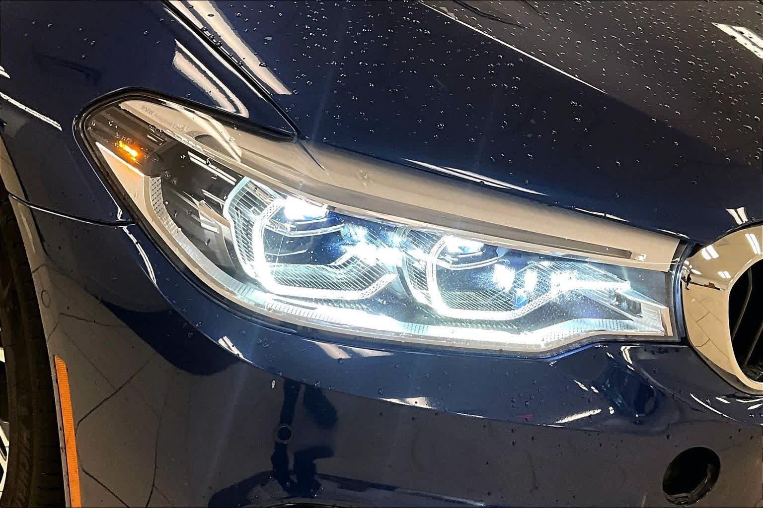 Used 2019 Mediterranean Blue Metallic BMW 530e iPerformance image 25