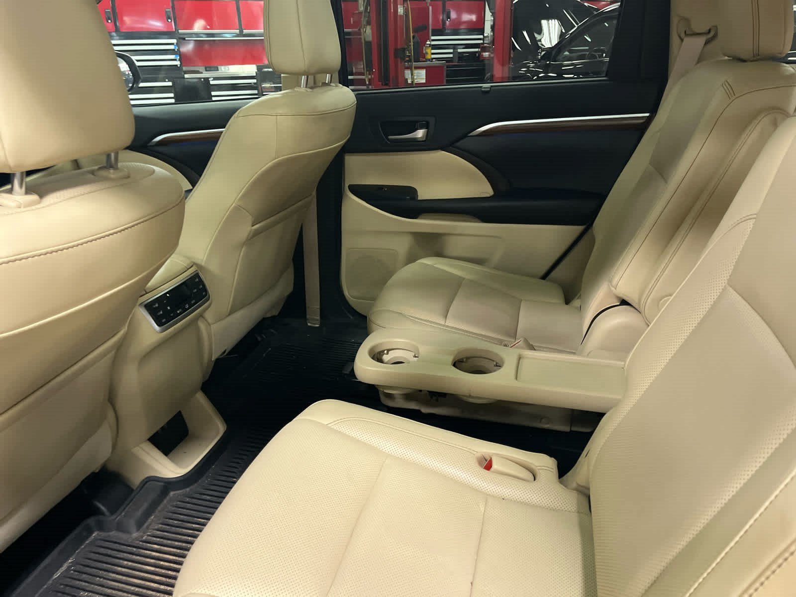 Used 2018 Blizzard Pearl Toyota Limited Platinum image 11