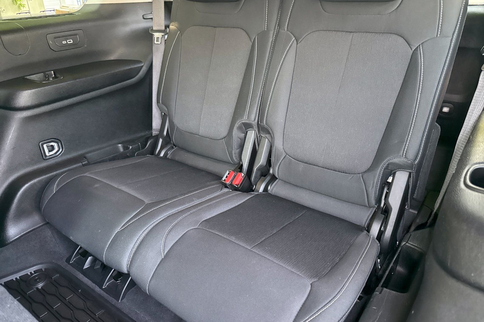 Used 2022 Gray Jeep Laredo image 14