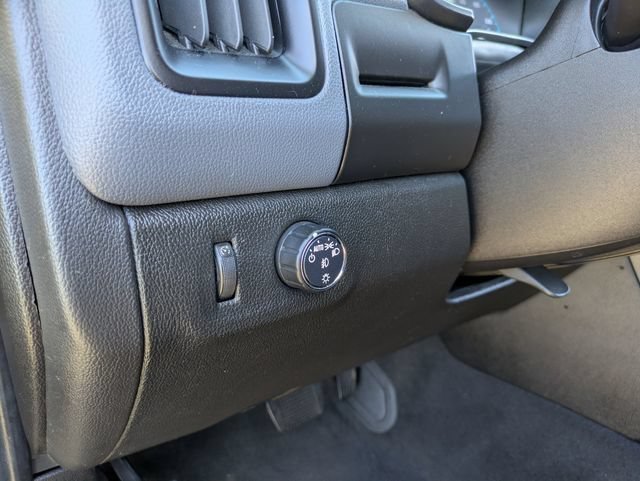 Used 2019 Black Chevrolet Z71 image 19
