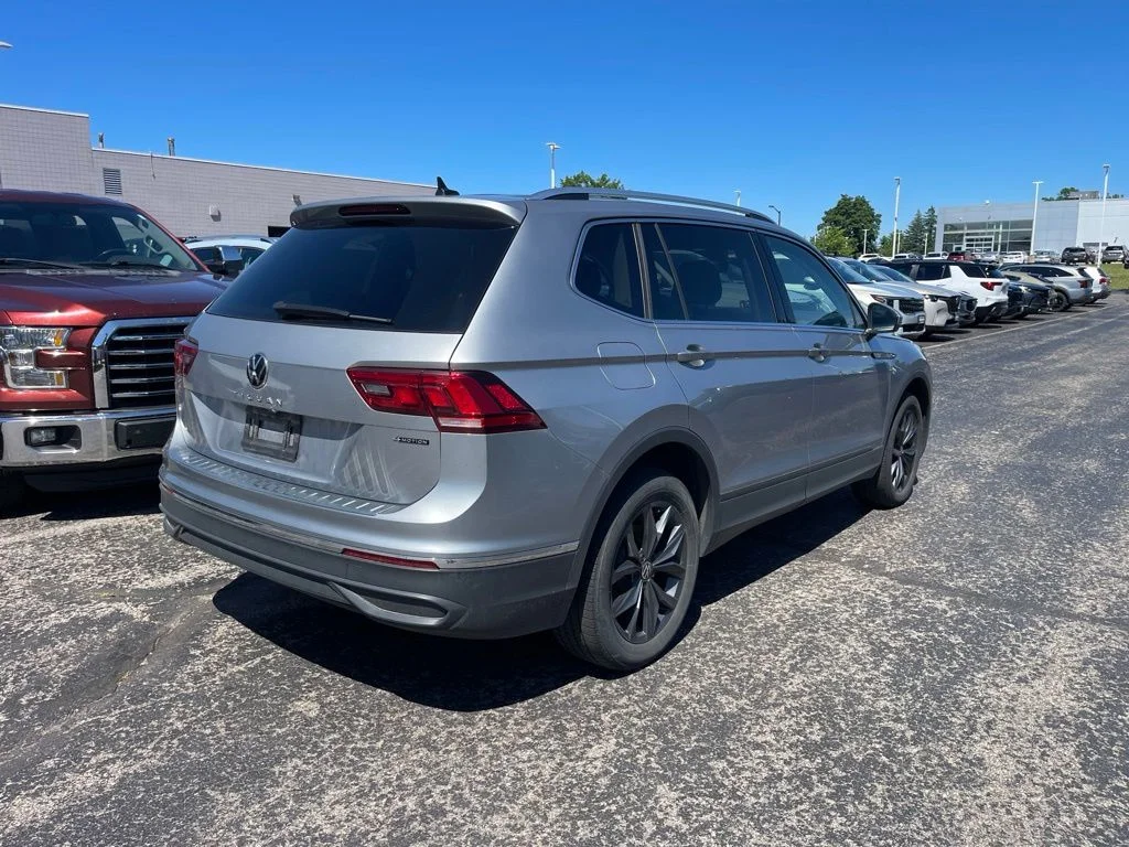 Used 2023 Pyrite Silver Metallic Volkswagen 2.0T SE image 3