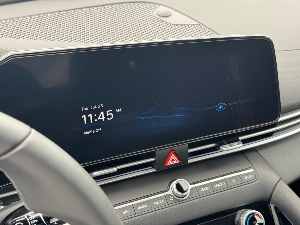 Used 2025 White Hyundai SEL Convenience image 26