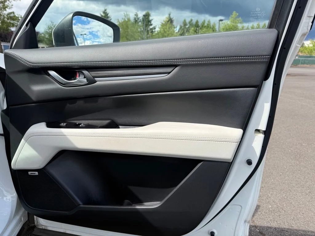 Used 2021 Snowflake White Pearl Mica Mazda Grand Touring image 26
