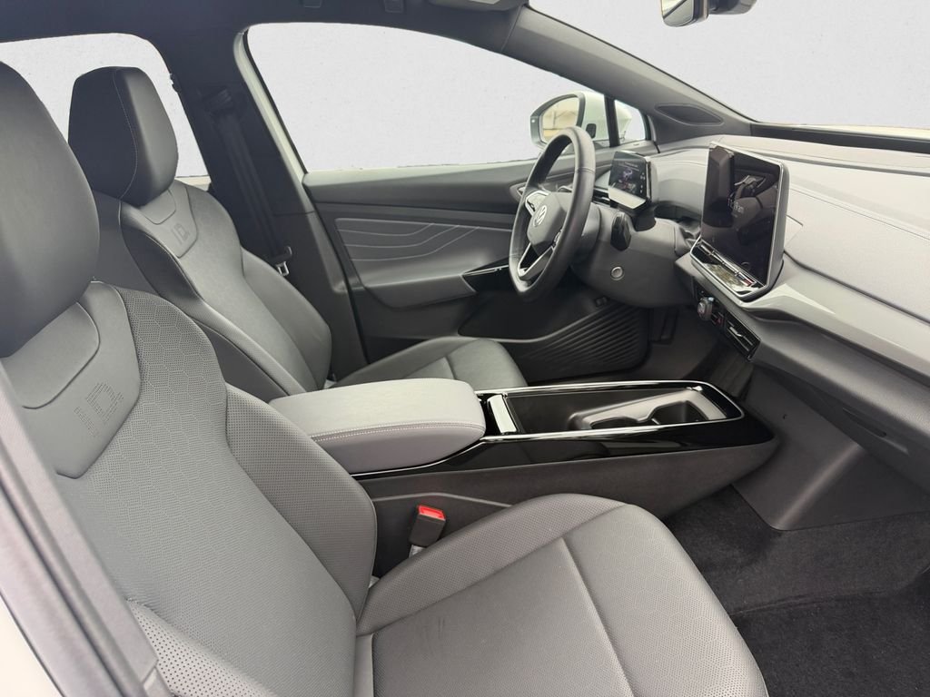 Certified Used 2025 Opal White Volkswagen Pro S image 15