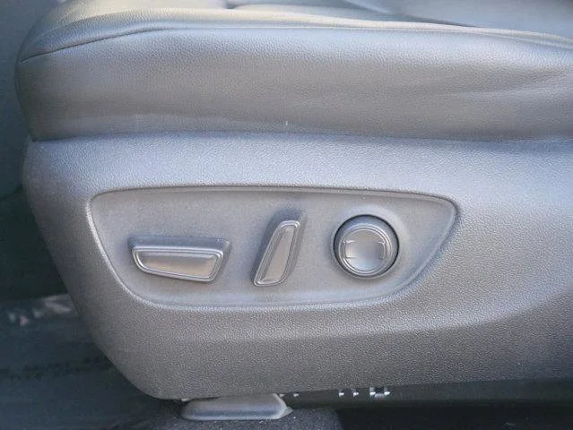 2022 Toyota Highlander XLE - Photo 14
