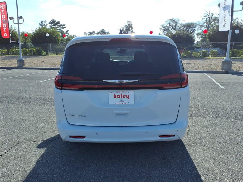 Used 2024 White Chrysler Touring L image 6