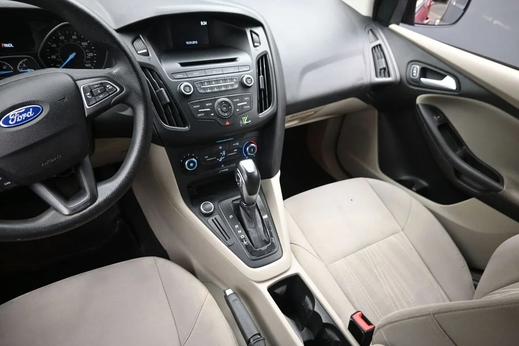 Used 2015 Red Ford SE image 15