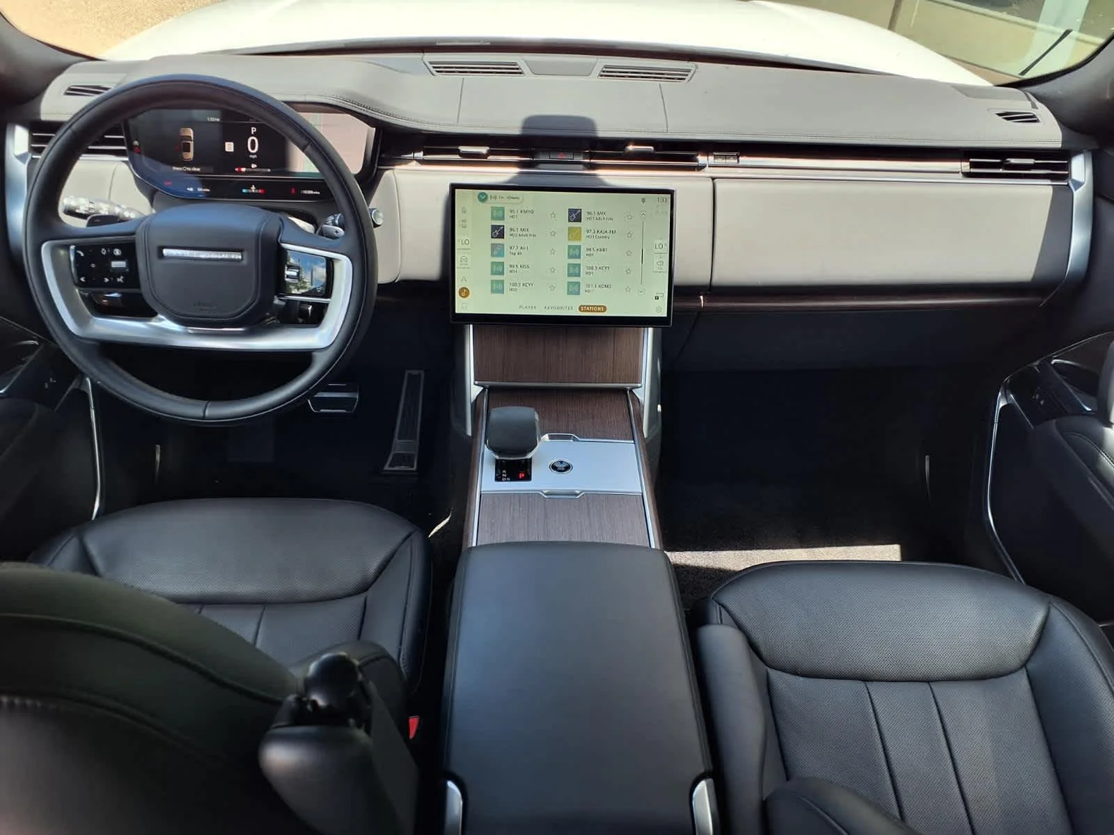 Used 2025 Fuji White Land Rover SE image 20