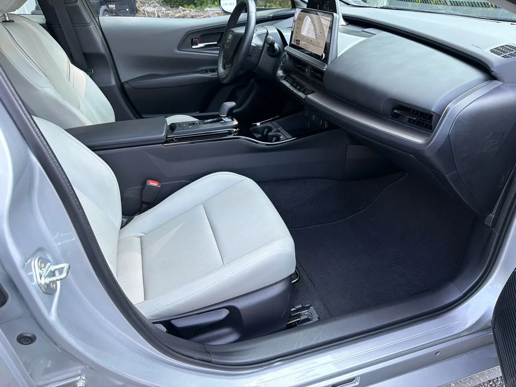 Used 2025  Toyota Limited image 13