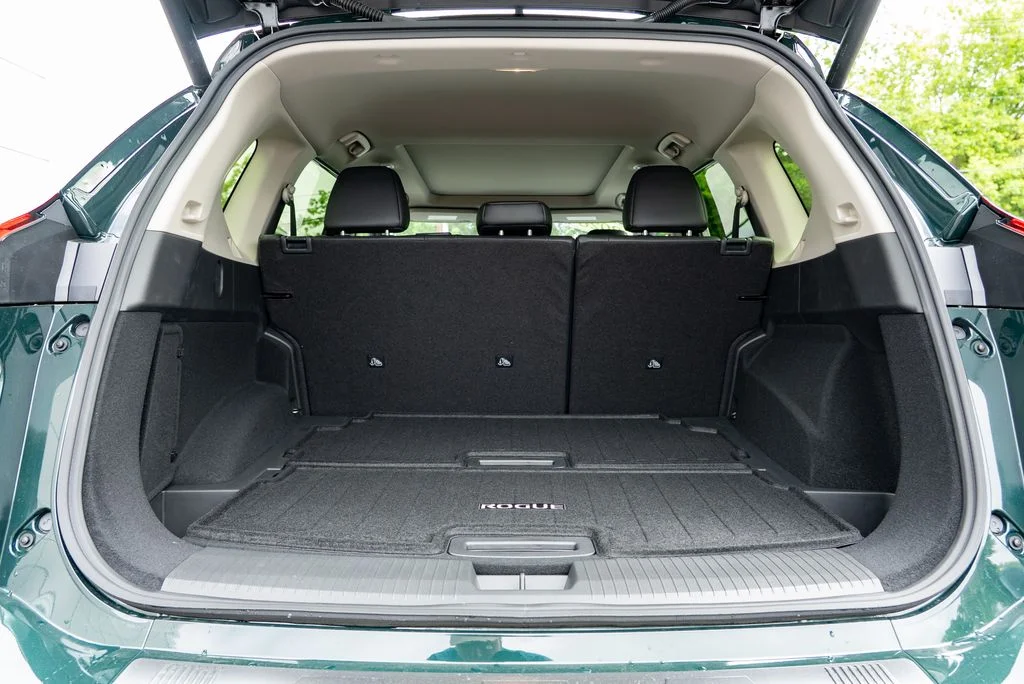 New 2026 Obsidian Green Pearl Nissan Platinum image 8