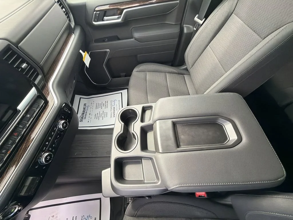 New 2026 Sterling Metallic GMC Elevation image 27