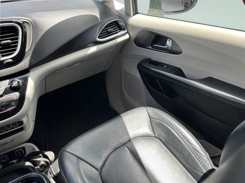 Used 2021 White Chrysler Touring L image 21