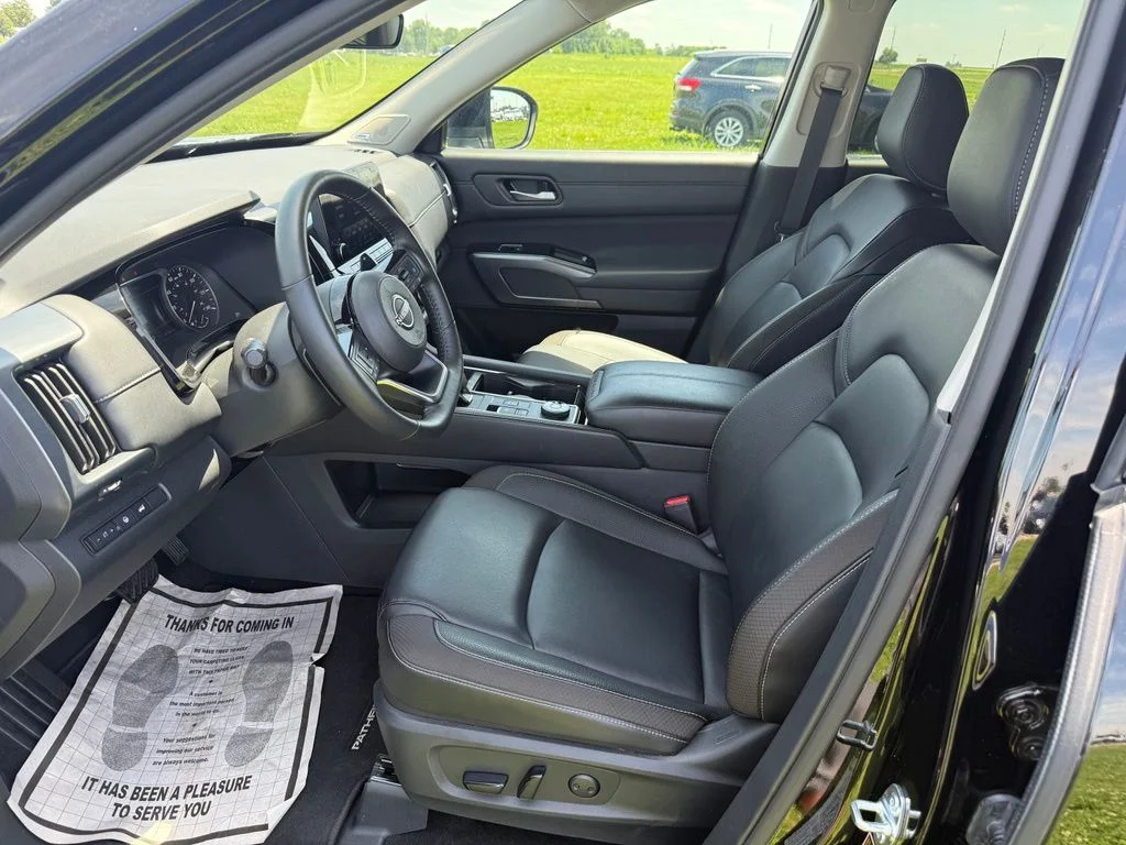 Certified Used 2025 Super Black Nissan SL image 9