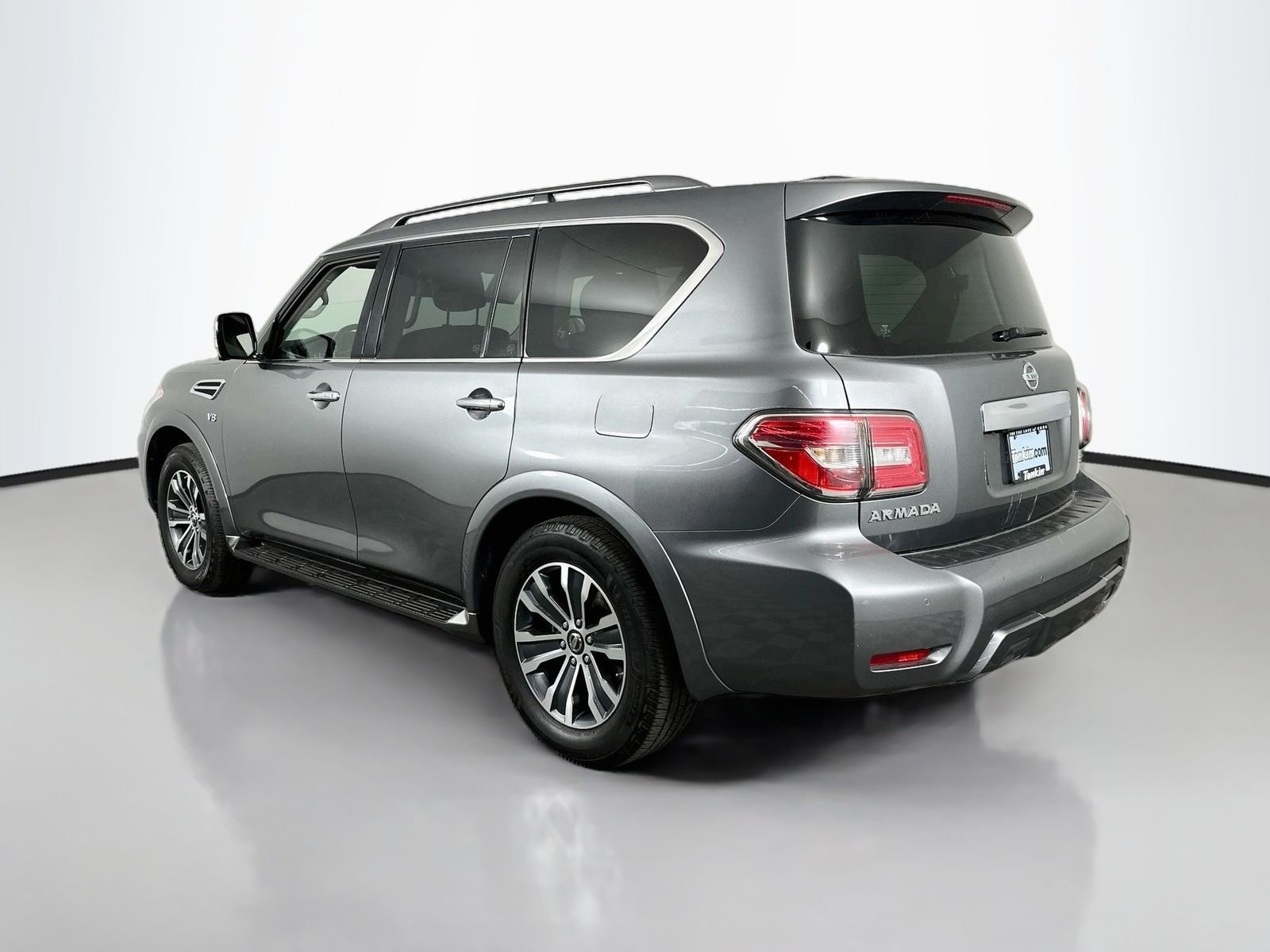 Used 2019 Gun Metallic Nissan SL image 5