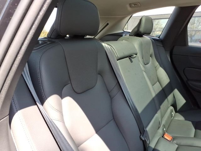 2025 Volvo XC60 Plus - Photo 25