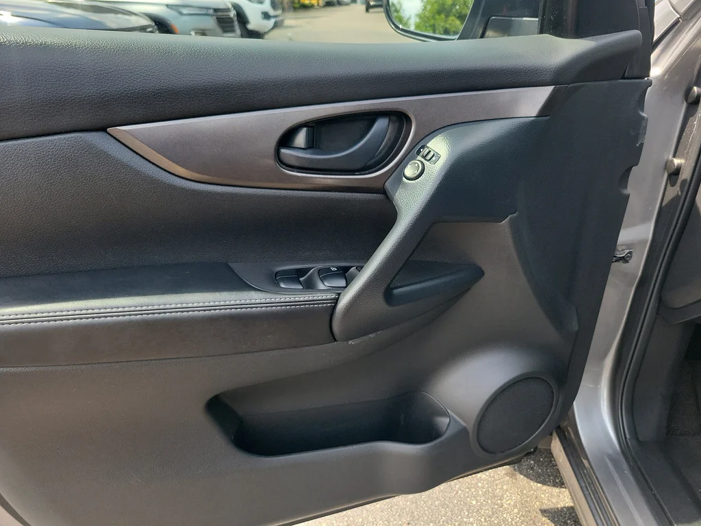 Used 2021 Gun Metallic Nissan S image 19