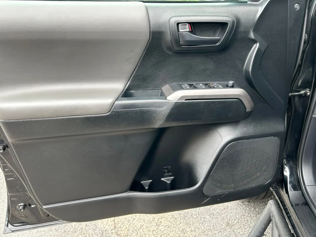 Used 2021 Black Toyota SR5 image 12