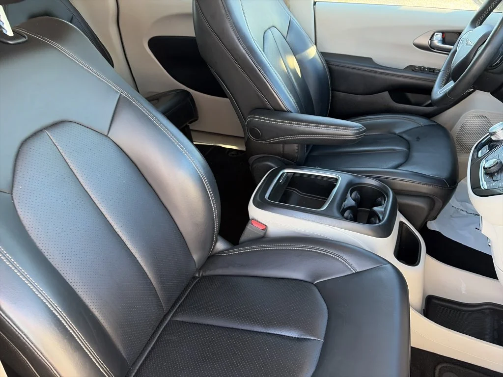 Used 2023 White Chrysler Touring L image 33