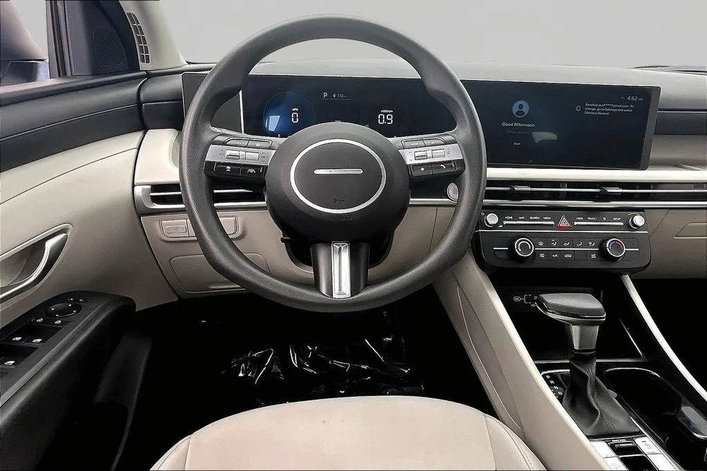 Certified Used 2025 White Pearl Hyundai SE image 5