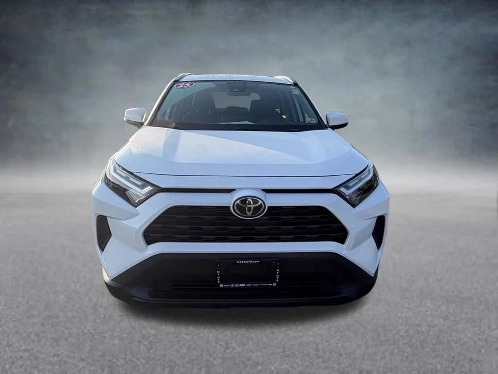 Used 2025 White Toyota XLE image 9
