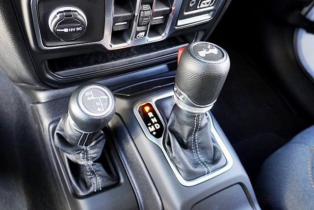 New 2026 Bright White Clear-Coat Exterior Paint Jeep Sport S image 35