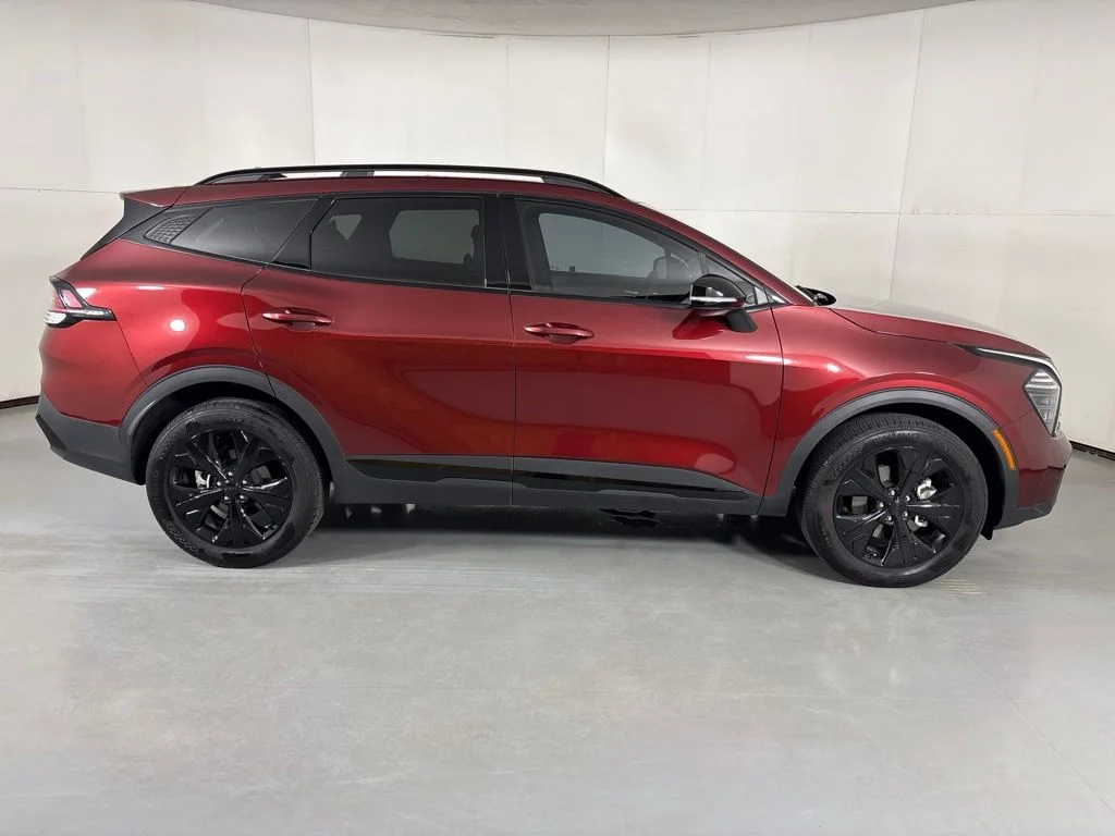 Used 2025 Red Kia X-Line image 9