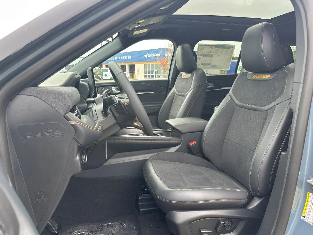 New 2026 Blue Ford Tremor image 3
