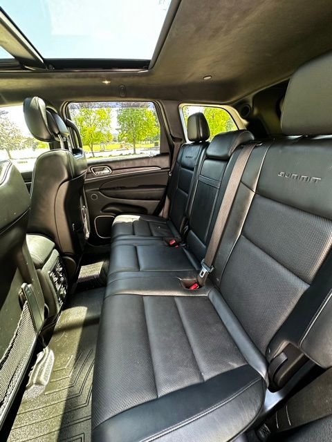 Used 2016 Brilliant Black Crystal Pearlcoat Jeep Summit image 16