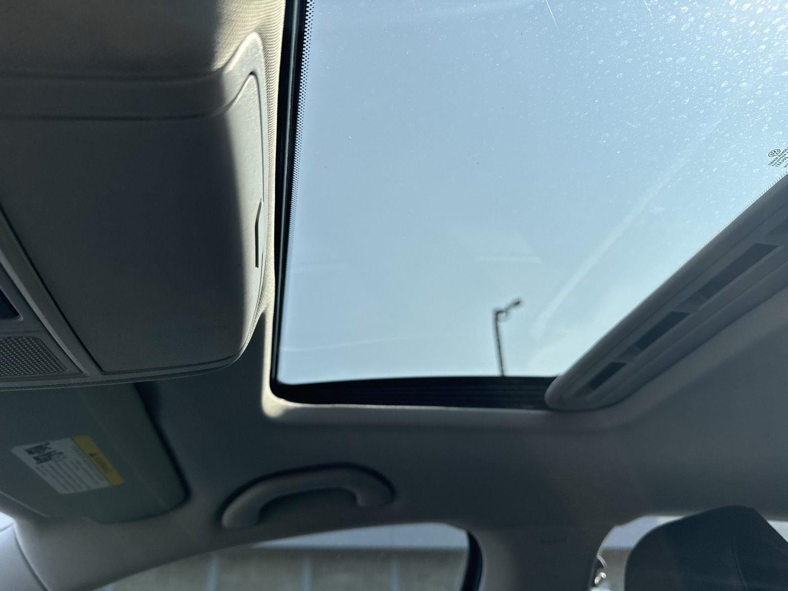 Used 2018  Volkswagen 1.4T SE image 17