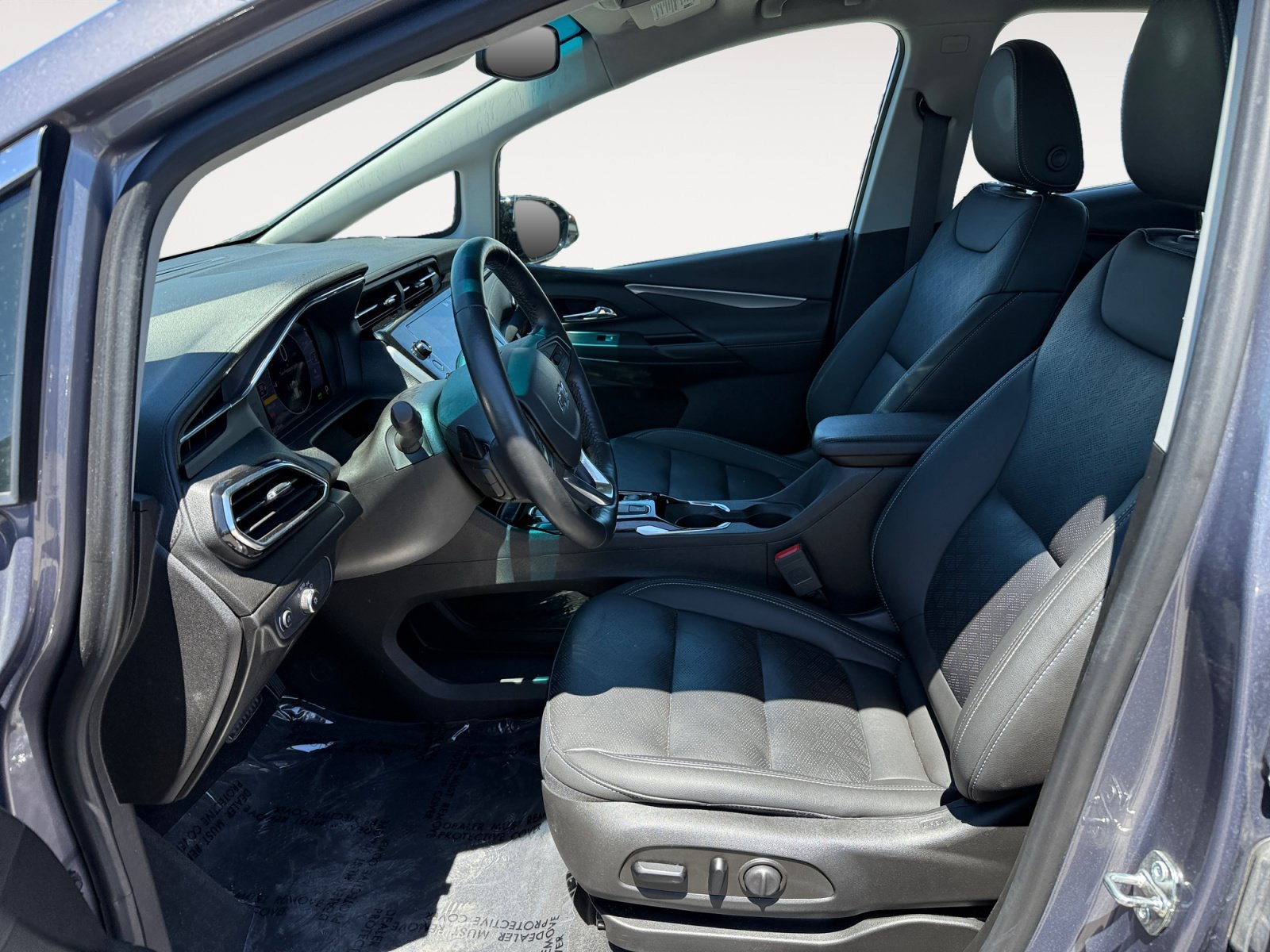 Used 2023 Gray Chevrolet 2LT image 10