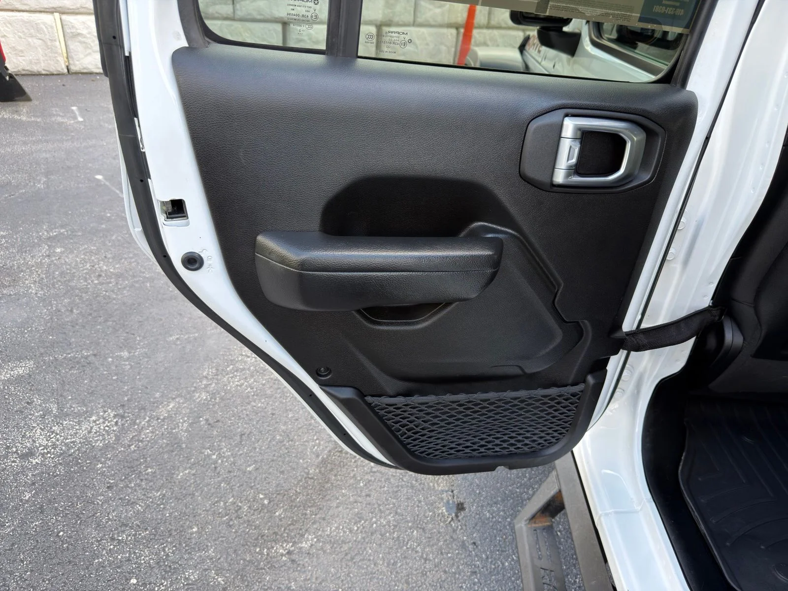 Used 2022 White Jeep Mojave image 27