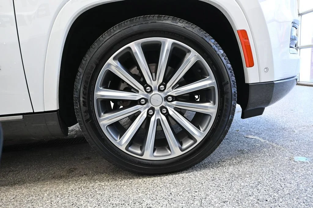 Used 2022 White Jeep Series II image 11