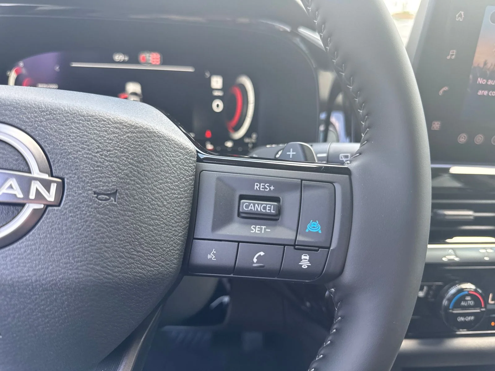 New 2026 Nissan Pathfinder SL 4D Sport Utility