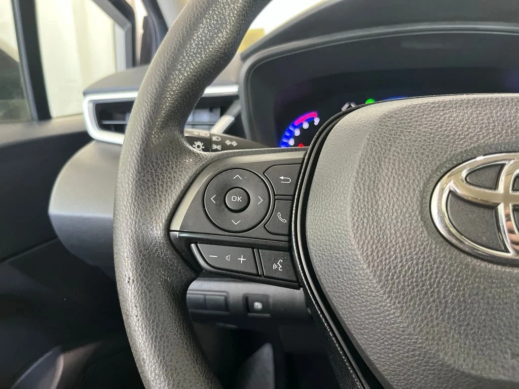 Used 2020 Silver Toyota LE image 6