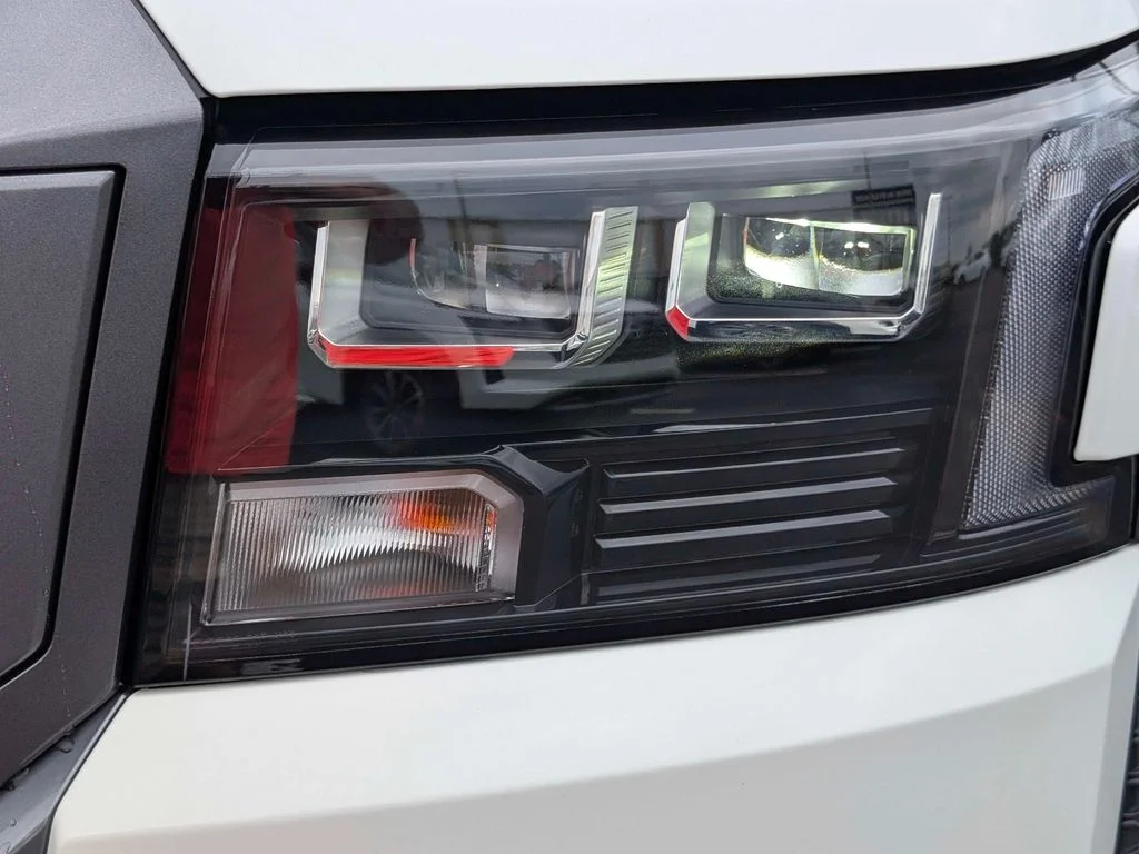 New 2026 Glacier White Nissan Crew Cab SV image 4