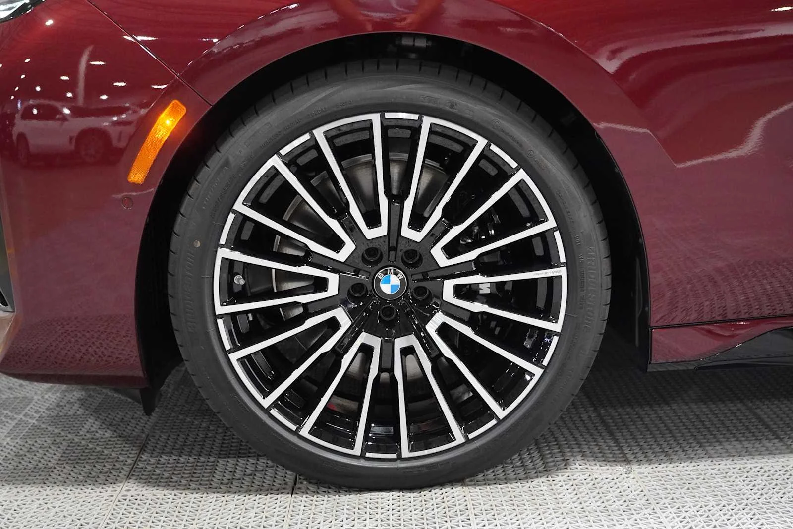 New 2026 Aventurin Red Metallic BMW 740i image 7