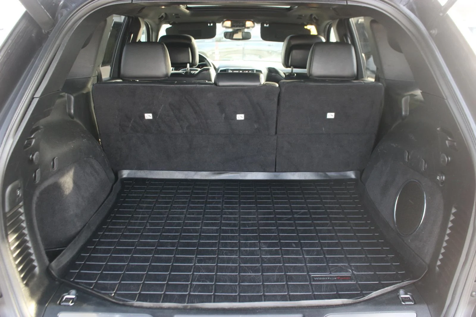 Used 2018 Grey Jeep Overland image 11