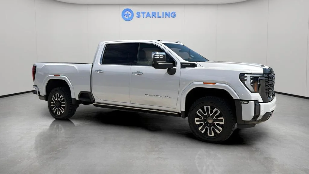 Used 2024 White Frost Tricoat GMC Denali Ultimate image 12